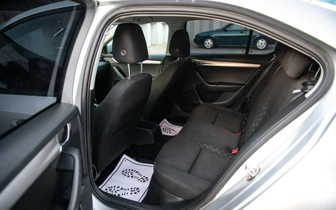 Skoda Octavia cena 39999 przebieg: 200000, rok produkcji 2018 z Płock małe 277